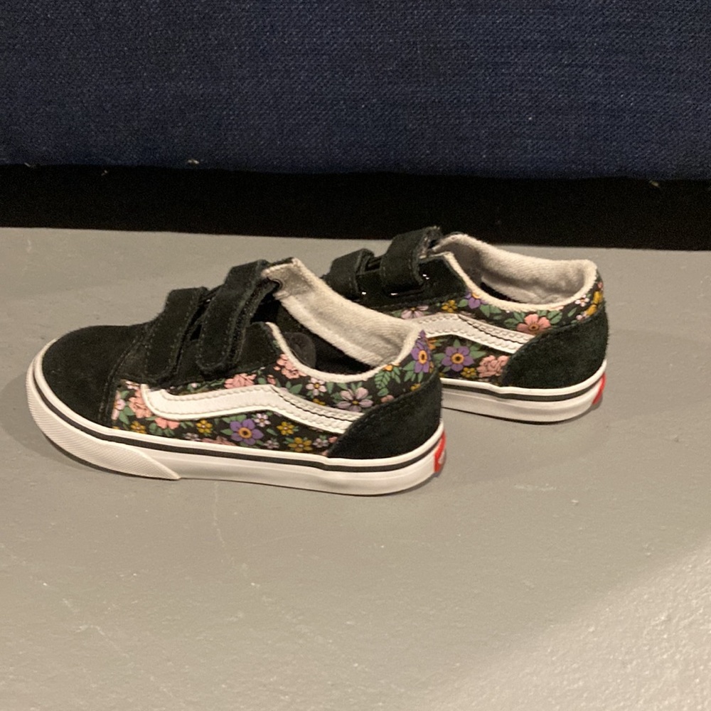 Van’s shoes for toldder girl size 9.5